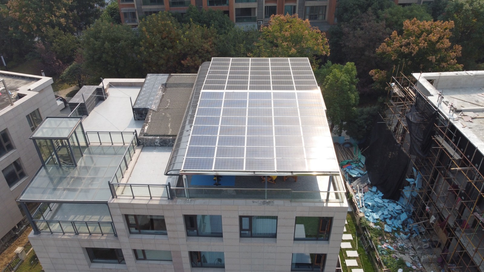 别墅屋顶为什么特殊适合装置光伏发电系统？？？？？？？？